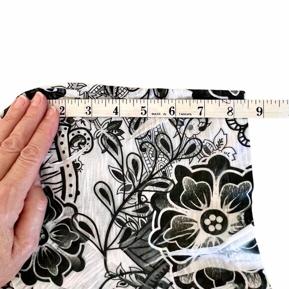 Dressbarn Blouse Top Womens 2X Black & White Paisley Print Embellished EUC - Picture 15 of 16